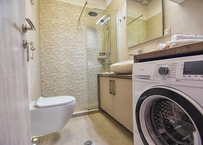 Pasiphae New Sea & * 干尼亞